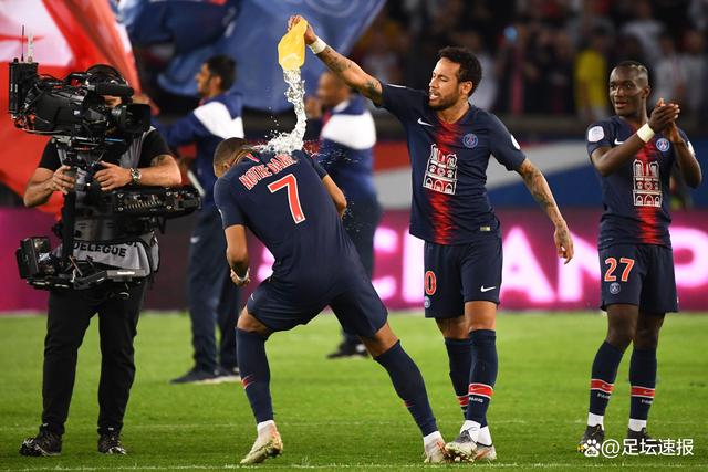 星空- 内马尔远射扳平得分 