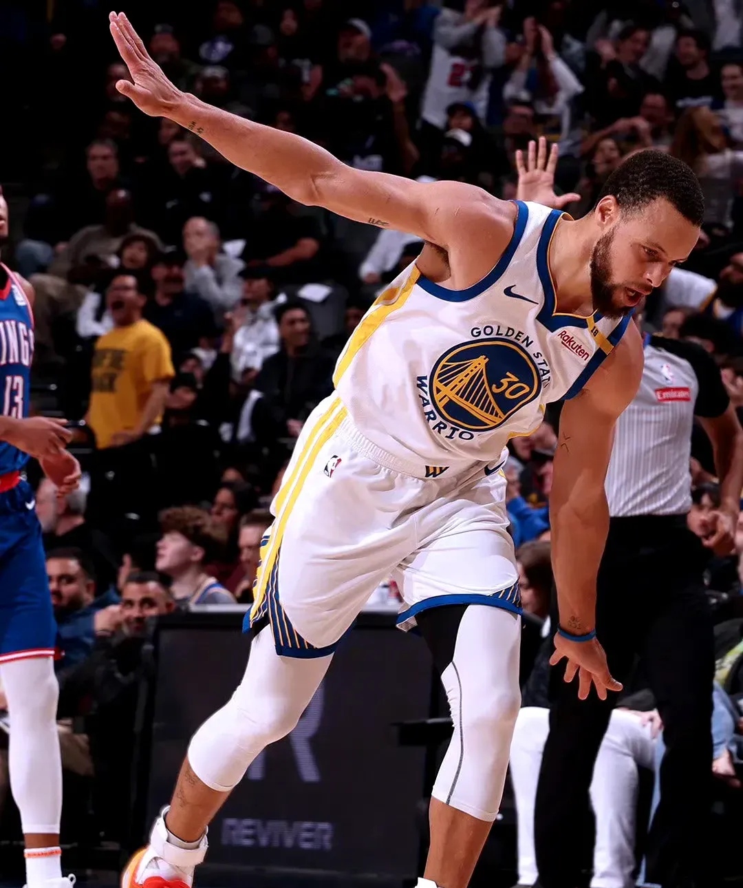 星空体育-库里迎来十五赛季高光表现，篮网球迷沸腾！的简单介绍