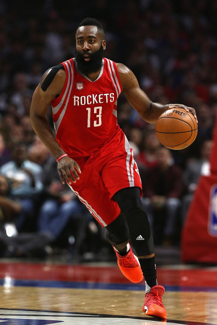 STAR SPORTS- 哈登大两双火箭斩获10连胜 公牛爆冷23分大胜凯尔特人 