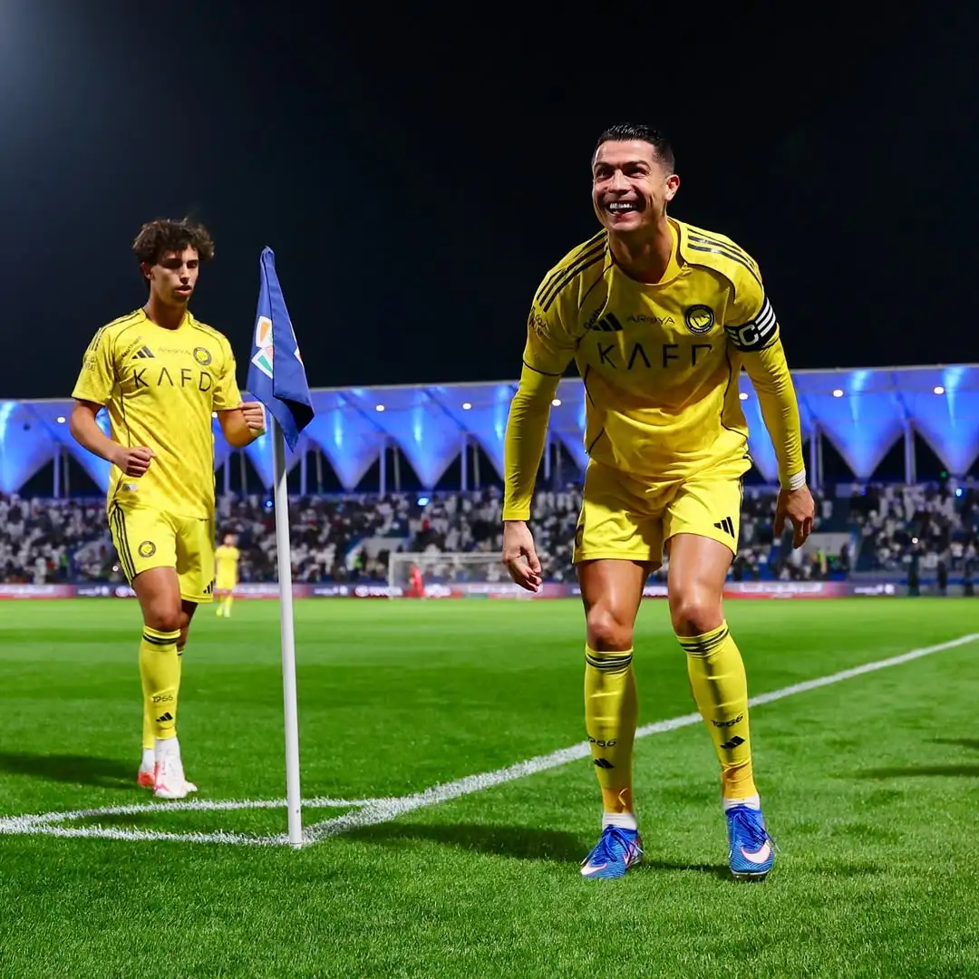 STAR SPORTS- c罗在利物浦比赛中回归赛场,问鼎冠军引发热议了吗 