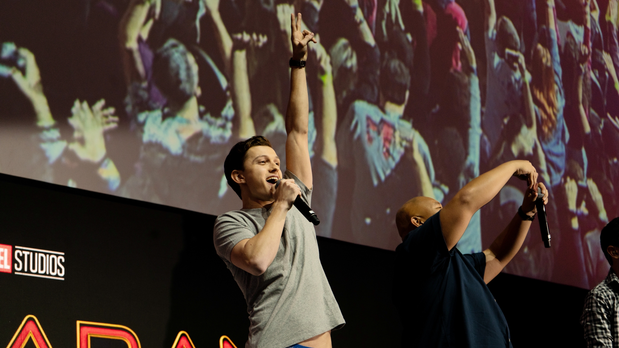 STAR SPORTS-包含Doinb回归赛场，出色防守首场状态亮眼，独行侠观众沸腾！的词条