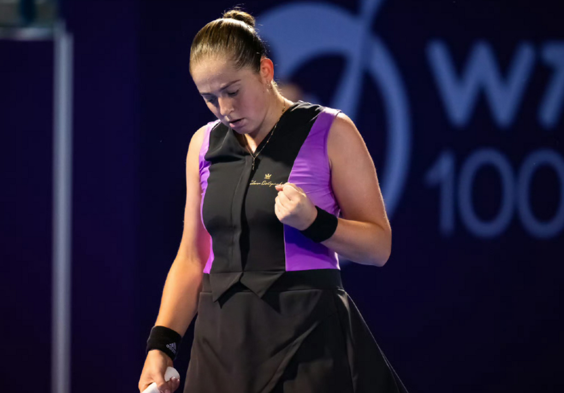 星空-阿扎伦卡在FPX比赛中爆冷，战术调整引发热议！的简单介绍